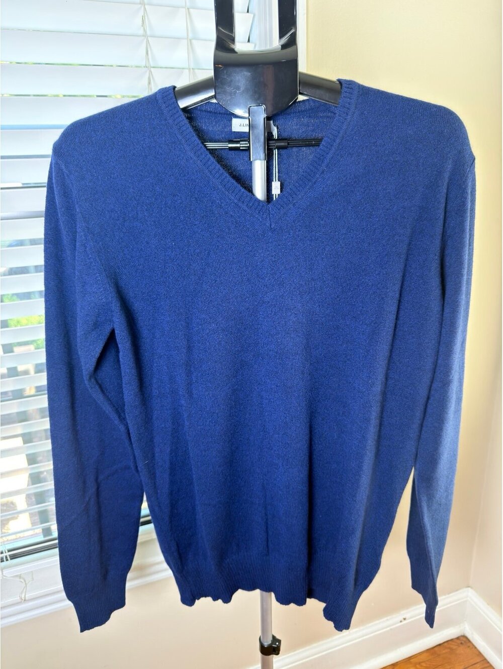 J.Lindeberg Kashmerino V-Neck Sweater Men’s Medium Navy Merino Wool Cashmere